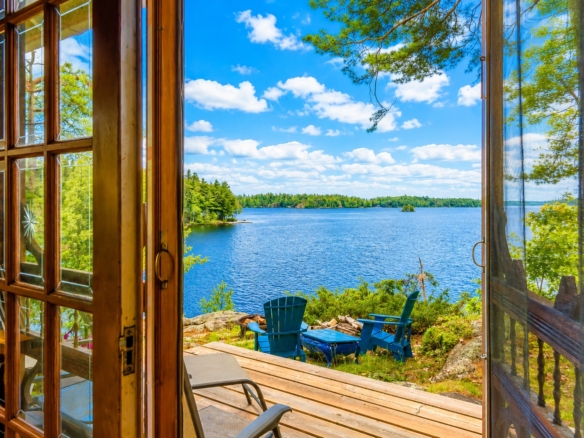 MAGICAL LAKE MUSKOKA