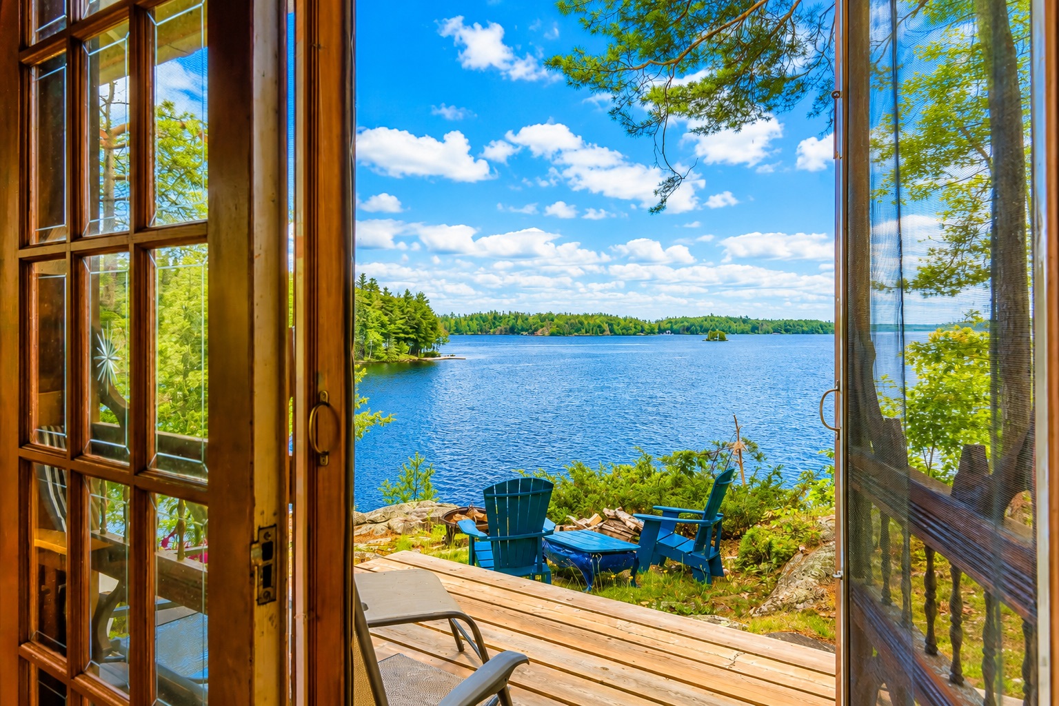 Livingroom view MAGICAL LAKE MUSKOKA