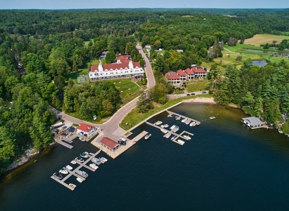 LAKE ROSSEAU STAND-ALONE COTTAGE