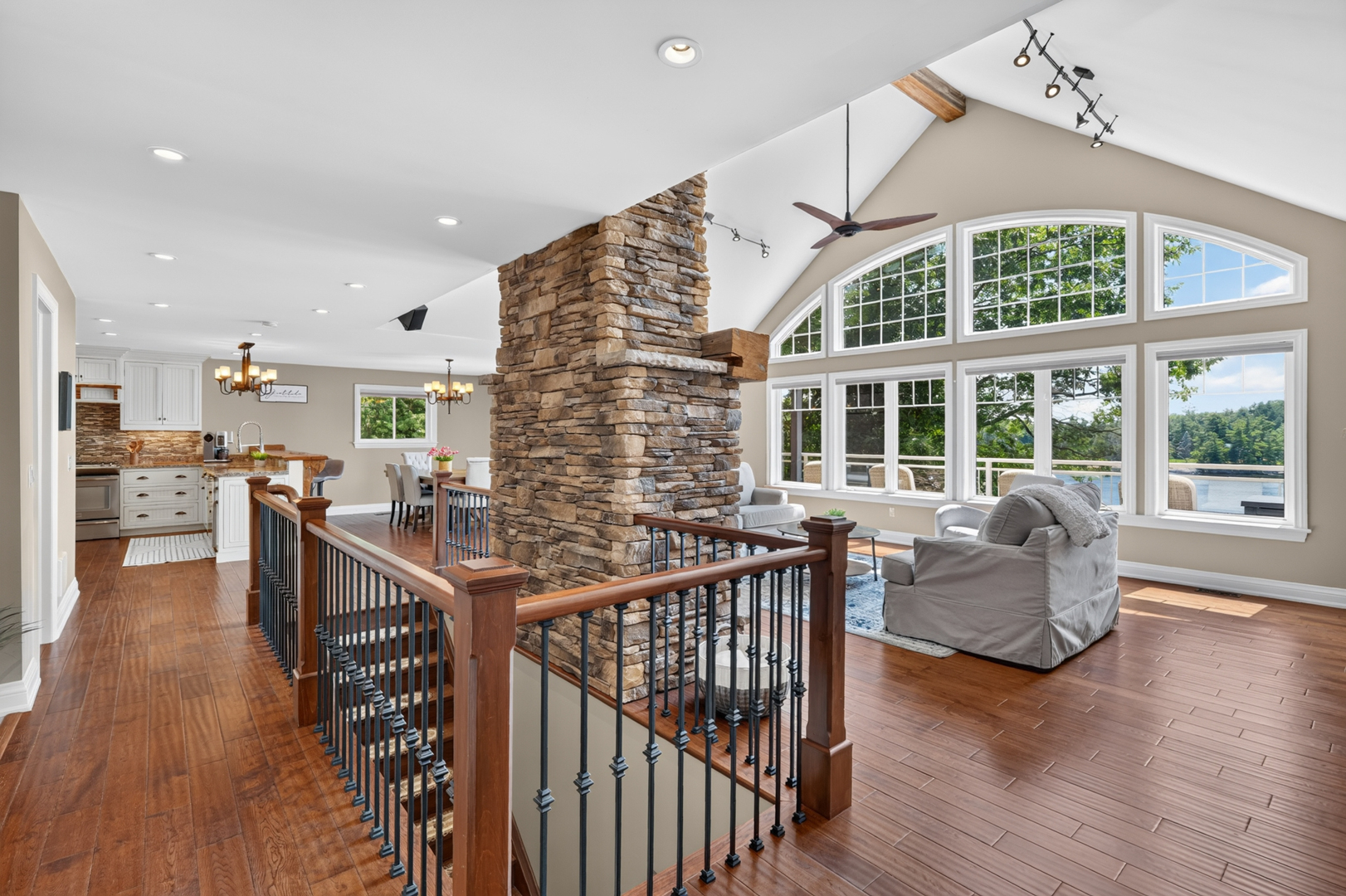 3MuskokaRd118-50 LAKE MUSKOKA PRIVACY & VIEWS