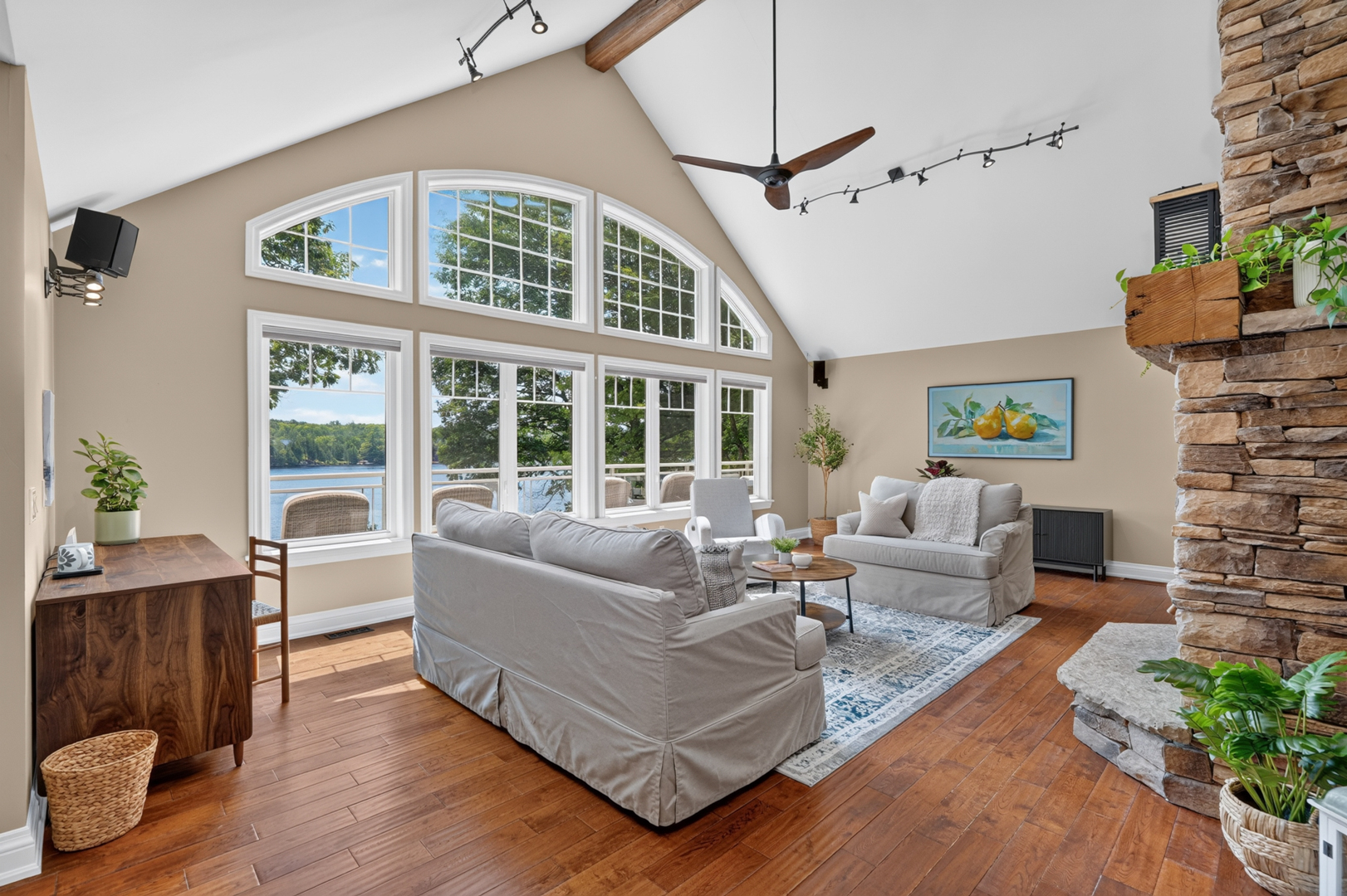3MuskokaRd118-52 LAKE MUSKOKA PRIVACY & VIEWS