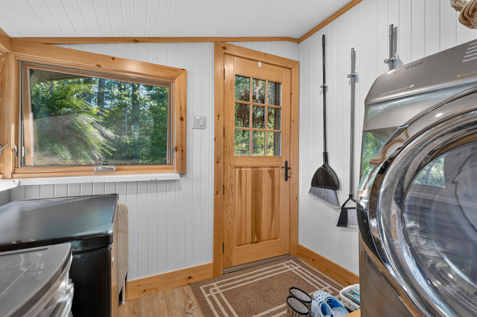 1048 Nora Ln-31 KAHSHE LAKE FAMILY COMPOUND
