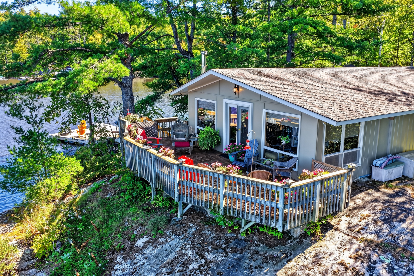 1048 Nora Ln-77 KAHSHE LAKE FAMILY COMPOUND